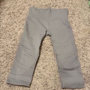 Women’s Lululemon cropped leggings grey sz 4 Nice!